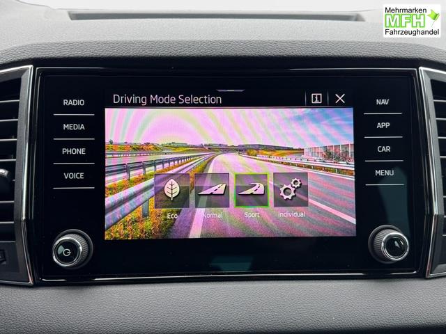 Skoda Karoq Extra Plus 1,5 TSI DSG 2Zoklima 2xEinparkhilfe AHK Kamera Sitzheizung beheiztes Lenkrad 
