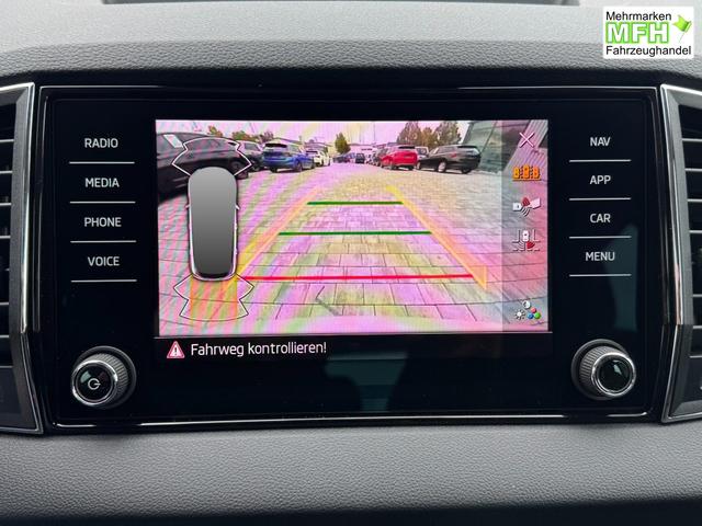 Skoda Karoq Extra Plus 1,5 TSI DSG 2Zoklima 2xEinparkhilfe AHK Kamera Sitzheizung beheiztes Lenkrad 