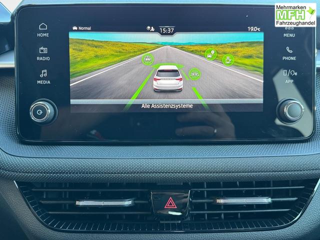 Skoda Fabia Extra Plus 1,5 TSI 2 ZoKlima ACC Navi 2x Einparkhilfe Kessy beheiztes Lenkrad Sitzheizung Sunset 5J Garantie 