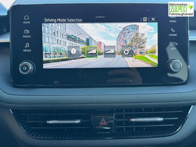 Skoda Fabia Extra Plus 1,5 TSI 2 ZoKlima ACC Navi 2x Einparkhilfe Kessy beheiztes Lenkrad Sitzheizung Sunset 5J Garantie 