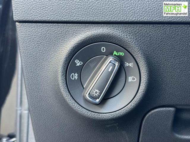 Skoda Karoq Extra Plus 1,5 TSI DSG 2Zoklima 2xEinparkhilfe AHK Kamera Sitzheizung beheiztes Lenkrad 
