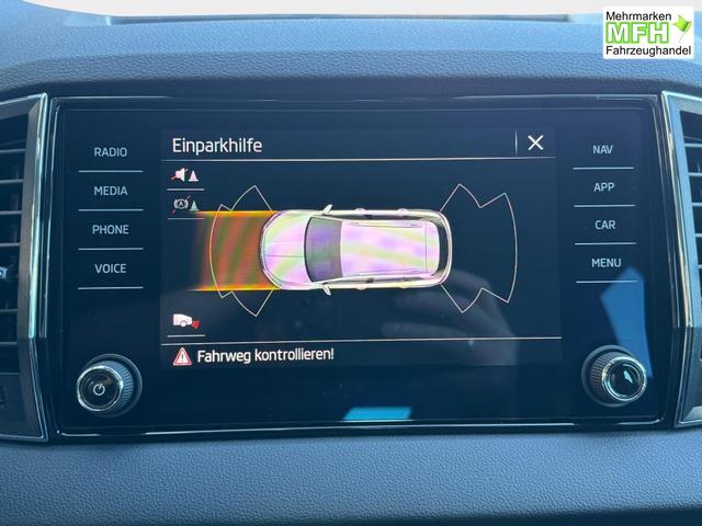 Skoda Karoq Extra Plus 1,5 TSI DSG 2Zoklima 2xEinparkhilfe AHK Kamera Sitzheizung beheiztes Lenkrad 