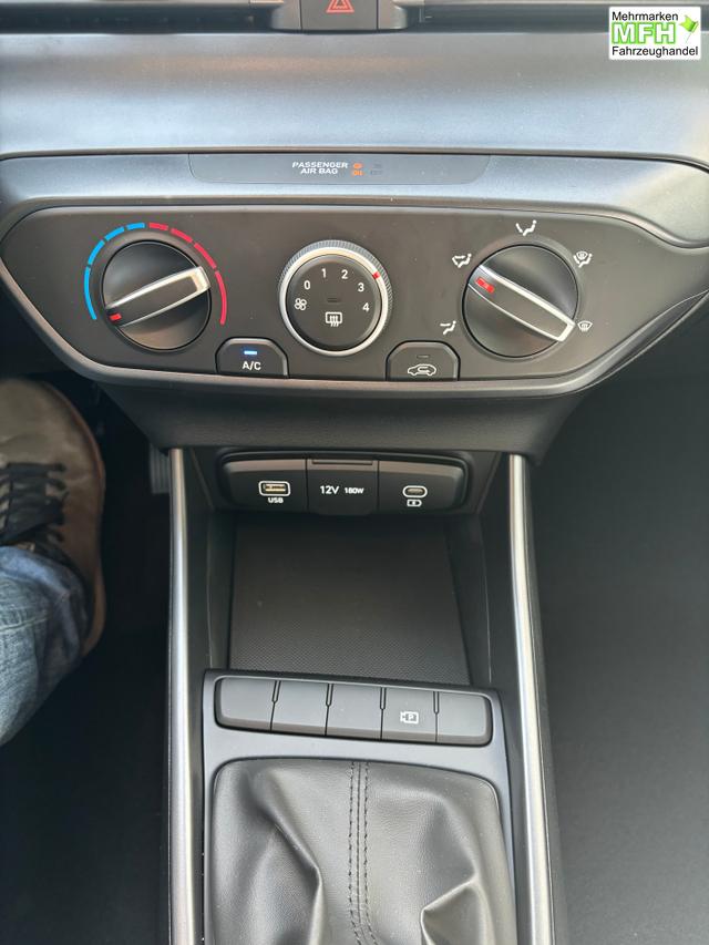 Hyundai i20 Comfort 1.2i 79PS, AURORA-GRAU METALLIC, 16" ALUFELGEN, 5 Jahre Garantie, NAVIGATION 10,25", Klima, Parksensoren hinten, R&uuml;ckfahrkamera, Alarm, Lederlenkrad, Tempomat, Armlehne vorne, Reserverad, 4x elektr. Fensterheber, Fernlicht-Assistent 