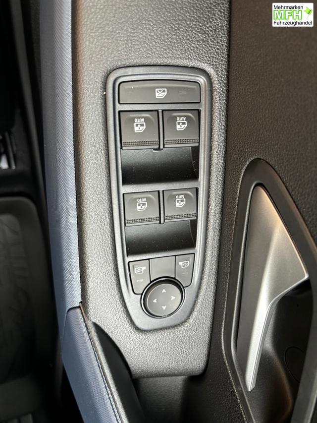 Dacia Duster Journey 1.8 HYBRID 155 AUTOMATIK (Benzin/Elektro), 18" Alufelgen "TAGASAN", Klimaautomatik, Hands-free, Rückfahrkamera, Parksensoren hinten, LED-Scheinwerfer, NAVI MEDIA LIV 10", Abgedunkelte Scheiben, Nebelscheinwerfer, Armlehne, Dachreling, Tempomat 