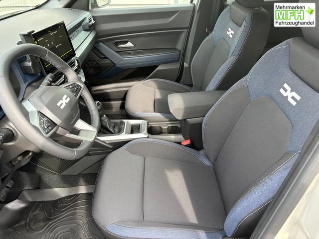 Dacia Duster Journey 1.8 HYBRID 155 AUTOMATIK (Benzin/Elektro), 18" Alufelgen "TAGASAN", Klimaautomatik, Hands-free, Rückfahrkamera, Parksensoren hinten, LED-Scheinwerfer, NAVI MEDIA LIV 10", Abgedunkelte Scheiben, Nebelscheinwerfer, Armlehne, Dachreling, Tempomat 
