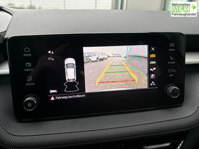 Skoda Fabia Classic LIEFERUNG KOSTENLOS! 1.0 TSI 95PS, 15" ALU, LED-Scheinwerfer, M-Lederlenkrad, Nebelscheinwerfer, Parksensoren vorne + hinten, R&uuml;ckfahrkamera, Sitzheizung, Tempomat, Klimaanlage, Infotainment 8"+Wireless SmartLink, Fu&szlig;matten, Mittelarmlehne 