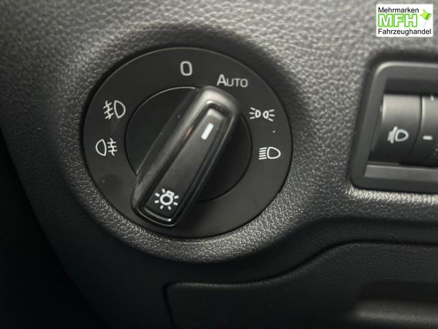 Skoda Fabia Classic LIEFERUNG KOSTENLOS! 1.0 TSI 95PS, 15" ALU, LED-Scheinwerfer, M-Lederlenkrad, Nebelscheinwerfer, Parksensoren vorne + hinten, R&uuml;ckfahrkamera, Sitzheizung, Tempomat, Klimaanlage, Infotainment 8"+Wireless SmartLink, Fu&szlig;matten, Mittelarmlehne 