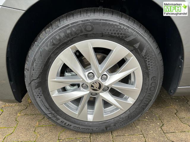 Skoda Fabia Classic LIEFERUNG KOSTENLOS! 1.0 TSI 95PS, 15" ALU, LED-Scheinwerfer, M-Lederlenkrad, Nebelscheinwerfer, Parksensoren vorne + hinten, R&uuml;ckfahrkamera, Sitzheizung, Tempomat, Klimaanlage, Infotainment 8"+Wireless SmartLink, Fu&szlig;matten, Mittelarmlehne 