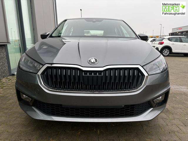 Skoda Fabia Classic LIEFERUNG KOSTENLOS! 1.0 TSI 95PS, 15" ALU, LED-Scheinwerfer, M-Lederlenkrad, Nebelscheinwerfer, Parksensoren vorne + hinten, R&uuml;ckfahrkamera, Sitzheizung, Tempomat, Klimaanlage, Infotainment 8"+Wireless SmartLink, Fu&szlig;matten, Mittelarmlehne 