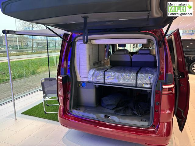 Volkswagen T7 California Beach 2.0 TSI 204PS DSG, 6 Sitzer + 2 Schlafplätze, 17" Alu, Aufstelldach manuell, Klima, Parksensoren vorn/hinten, Radio Ready2Discover Wireless App-Connect, M-Lederlenkrad, Keyless Start, Schiebetüre links/rechts, Digital Cockpit Pro, ACC/Tempomat, LED 