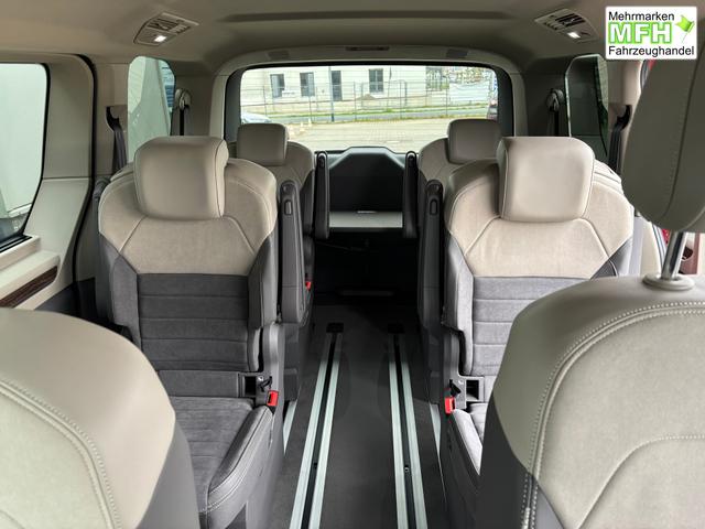 Volkswagen T7 Multivan Style 2.0 TSI 204PS DSG, 5 Jahre VW-Garantie, 7-Sitzer, IQ.LIGHT LED-MATRIX-SCHEINWERFER, 3-ZONEN-CLIMATRONIC, Alarm, Digital Cockpit Pro, Sitzheizung, 17" Alu, R&uuml;ckfahrkamera, Park Assist, Parksensoren vorn & hinten, Elektr. Schiebet&uuml;re links rechts 