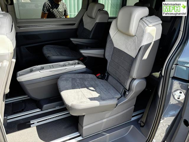 Volkswagen T7 Multivan Style 2.0 TSI 204PS DSG, 5 Jahre VW-Garantie, 7-Sitzer, IQ.LIGHT LED-MATRIX-SCHEINWERFER, 3-ZONEN-CLIMATRONIC, Alarm, Digital Cockpit Pro, Sitzheizung, 17" Alu, R&uuml;ckfahrkamera, Park Assist, Parksensoren vorn & hinten, Elektr. Schiebet&uuml;re links rechts 