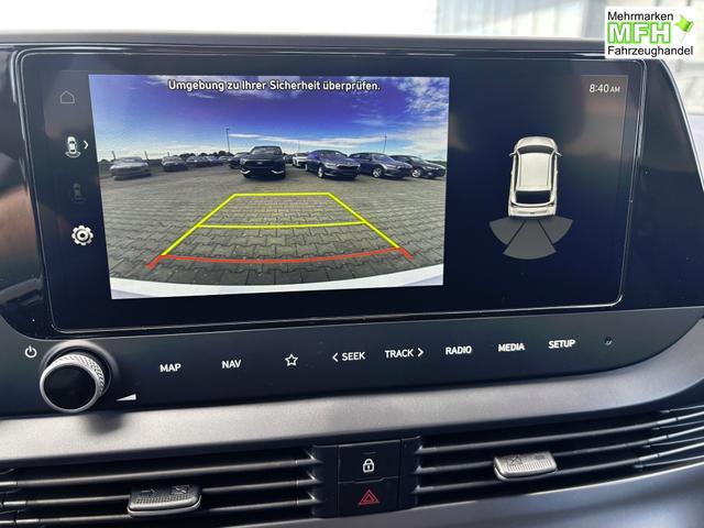 Hyundai i20 Comfort 1.2i 79PS, AURORA-GRAU METALLIC, 16" ALUFELGEN, 5 Jahre Garantie, NAVIGATION 10,25", Klima, Parksensoren hinten, R&uuml;ckfahrkamera, Alarm, Lederlenkrad, Tempomat, Armlehne vorne, Reserverad, 4x elektr. Fensterheber, Fernlicht-Assistent 