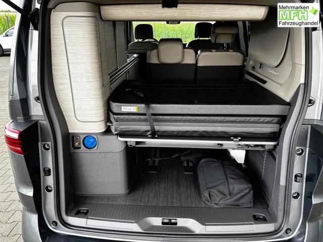 Volkswagen T7 California Beach 2.0 TSI 204PS DSG (AUTOMATIK), Aufstelldach, Klimaanlage, Parksensoren vorne und hinten, Digital Cockpit Pro, Radio Ready2Discover 10" + Wireless App-Connect, SIDE ASSIST, ACC, LED-Scheinwerfer, M-Lederlenkrad, Schiebetüren links rechts 