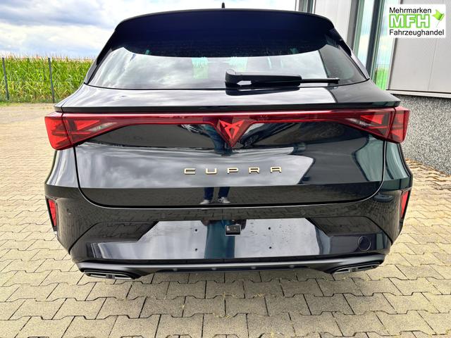 Cupra Leon Sportstourer Basis 1.5 TSI 150PS 6-Gang, 5J Garantie, SCHWARZ-METALLIC, MATRIX-LED, AHK SCHWENKBAR, EDGE-PAKET, DYNAMIC-DESIGN, Elektr. Heckklappe, Dachreling, 18" Alu, Voll-LED-Scheinwerfer, 3Z-Climatronic, ACC/Tempomat, Full Link, Parksensoren v/h, Privacy-Glas 