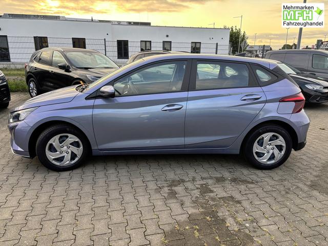 Hyundai i20 Comfort 1.0 T-GDI 90PS 7DCT/AUTOMATIK, NAVI 10,25", Klimaanlage, Parksensoren hinten, R&uuml;ckfahrkamera, Tempomat, Lederlenkrad, Reserverad, Alarm, Armlehne, ZV mit Fernbedienung, Fernlichtassistent, 4x elektr. Fensterheber 