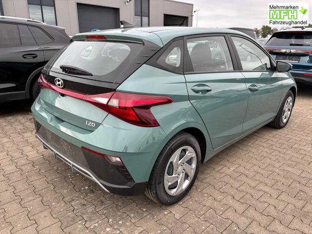 Hyundai i20 Comfort 1.0 T-GDI 90PS 7DCT/AUTOMATIK, NAVI 10,25", Klimaanlage, Parksensoren hinten, R&uuml;ckfahrkamera, Tempomat, Lederlenkrad, Reserverad, Alarm, Armlehne, ZV mit Fernbedienung, Fernlichtassistent, 4x elektr. Fensterheber 