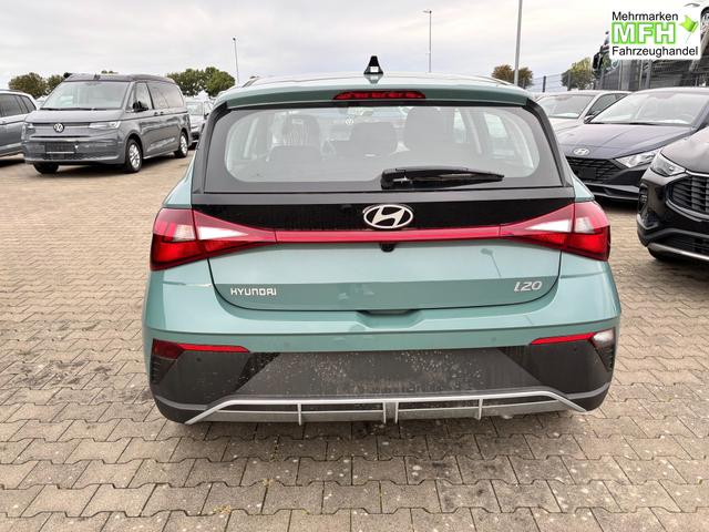 Hyundai i20 Comfort 1.0 T-GDI 90PS 7DCT/AUTOMATIK, NAVI 10,25", Klimaanlage, Parksensoren hinten, R&uuml;ckfahrkamera, Tempomat, Lederlenkrad, Reserverad, Alarm, Armlehne, ZV mit Fernbedienung, Fernlichtassistent, 4x elektr. Fensterheber 