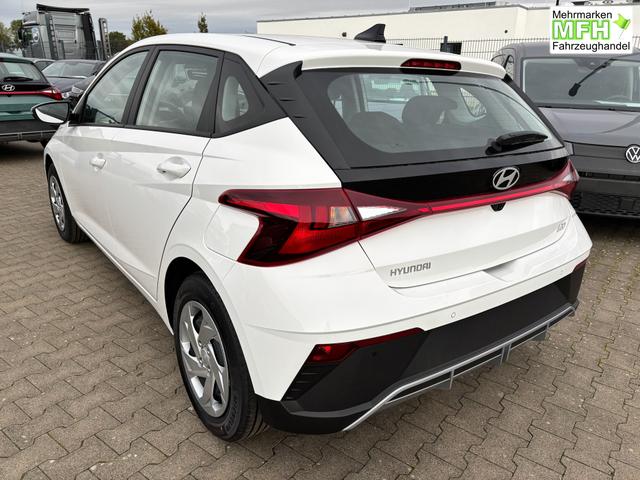Hyundai i20 Comfort 1.0 T-GDI 90PS 7DCT/AUTOMATIK, NAVI 10,25", Klimaanlage, Parksensoren hinten, R&uuml;ckfahrkamera, Tempomat, Lederlenkrad, Reserverad, Alarm, Armlehne, ZV mit Fernbedienung, Fernlichtassistent, 4x elektr. Fensterheber 