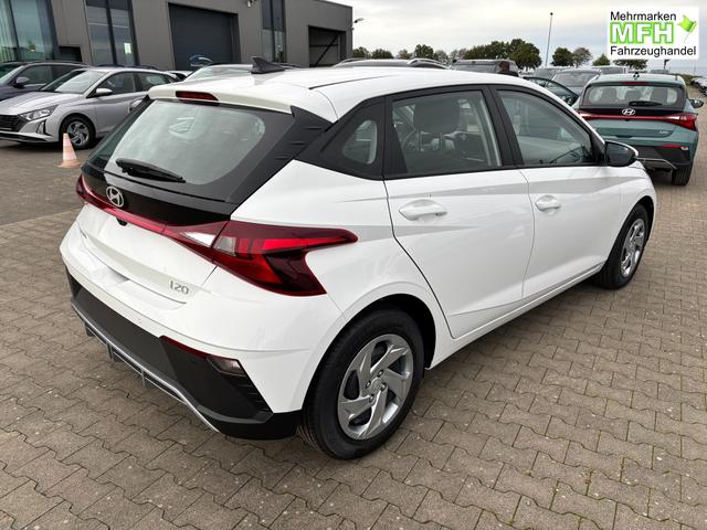 Hyundai i20 Comfort 1.0 T-GDI 90PS 7DCT/AUTOMATIK, NAVI 10,25", Klimaanlage, Parksensoren hinten, R&uuml;ckfahrkamera, Tempomat, Lederlenkrad, Reserverad, Alarm, Armlehne, ZV mit Fernbedienung, Fernlichtassistent, 4x elektr. Fensterheber 