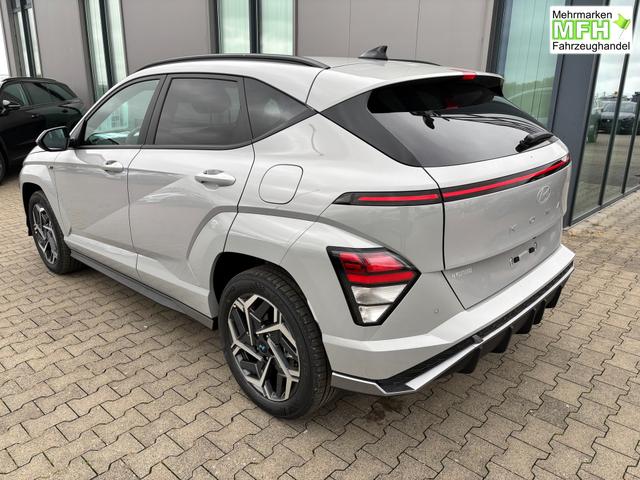 Hyundai KONA Style 1.0 T-GDI 115PS, 17" ALU, FULL-LED-Scheinwerfer, Elektr. Heckklappe, Vordersitze, Leder-/Stoff-Polster, Privacy-Glas, Winter-Paket, 2-Zonen-Klimaautomatik, Dachreling, Tempomat, NAVIGATION 12,3", Parksensoren v/h, R&uuml;ckfahrkamera, Alarm, Smart Key 