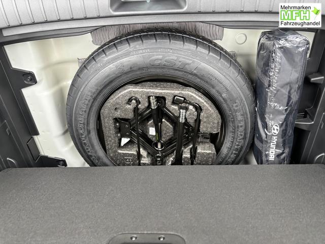 Hyundai KONA Style 1.0 T-GDI 115PS, 17" ALU, FULL-LED-Scheinwerfer, Elektr. Heckklappe, Vordersitze, Leder-/Stoff-Polster, Privacy-Glas, Winter-Paket, 2-Zonen-Klimaautomatik, Dachreling, Tempomat, NAVIGATION 12,3", Parksensoren v/h, R&uuml;ckfahrkamera, Alarm, Smart Key 