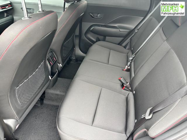 Hyundai KONA Style 1.0 T-GDI 115PS, 17" ALU, FULL-LED-Scheinwerfer, Elektr. Heckklappe, Vordersitze, Leder-/Stoff-Polster, Privacy-Glas, Winter-Paket, 2-Zonen-Klimaautomatik, Dachreling, Tempomat, NAVIGATION 12,3", Parksensoren v/h, R&uuml;ckfahrkamera, Alarm, Smart Key 