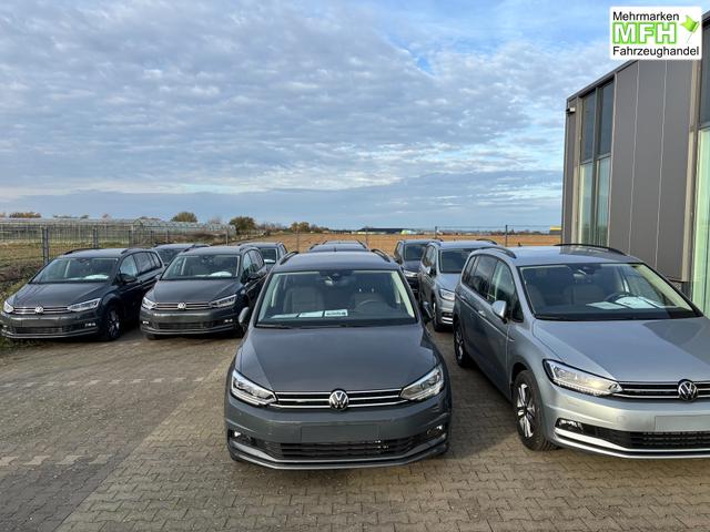 Volkswagen Touran Comfortline 1.5 TSI 150 PS Klima, Parksensoren vo/hi, ACC-Tempomat, Nebelscheinwerfer, Radio Ready2Discover 8", M-Lederlenkrad, Abgedunkelte Scheiben, Dachreling, Digital Cockpit 8" 