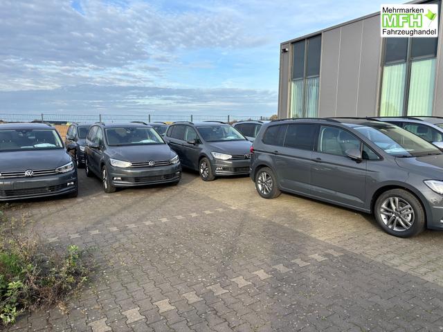 Volkswagen Touran Comfortline 1.5 TSI 150 PS Klima, Parksensoren vo/hi, ACC-Tempomat, Nebelscheinwerfer, Radio Ready2Discover 8", M-Lederlenkrad, Abgedunkelte Scheiben, Dachreling, Digital Cockpit 8" 