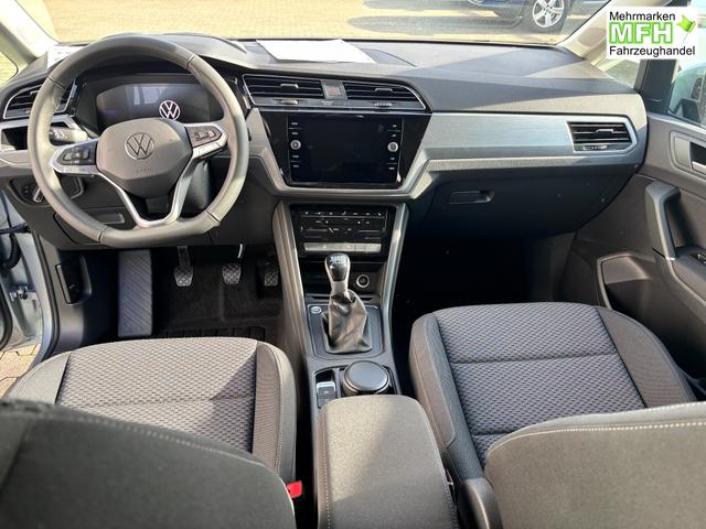 Volkswagen Touran Comfortline 1.5 TSI 150 PS Klima, Parksensoren vo/hi, ACC-Tempomat, Nebelscheinwerfer, Radio Ready2Discover 8", M-Lederlenkrad, Abgedunkelte Scheiben, Dachreling, Digital Cockpit 8" 