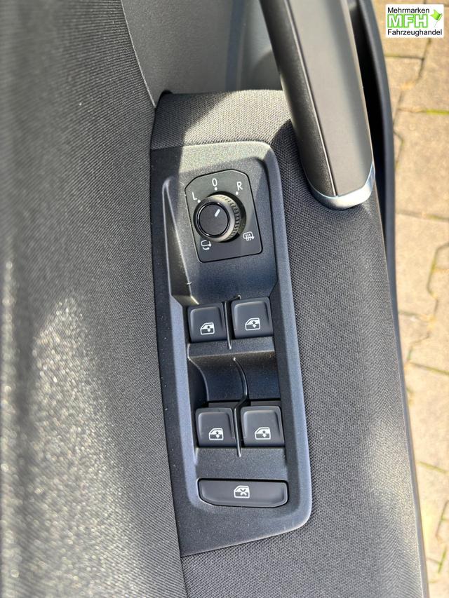 Volkswagen Touran Comfortline 1.5 TSI 150 PS Klima, Parksensoren vo/hi, ACC-Tempomat, Nebelscheinwerfer, Radio Ready2Discover 8", M-Lederlenkrad, Abgedunkelte Scheiben, Dachreling, Digital Cockpit 8" 