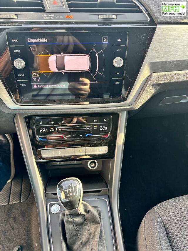 Volkswagen Touran Comfortline 1.5 TSI 150 PS Klima, Parksensoren vo/hi, ACC-Tempomat, Nebelscheinwerfer, Radio Ready2Discover 8", M-Lederlenkrad, Abgedunkelte Scheiben, Dachreling, Digital Cockpit 8" 