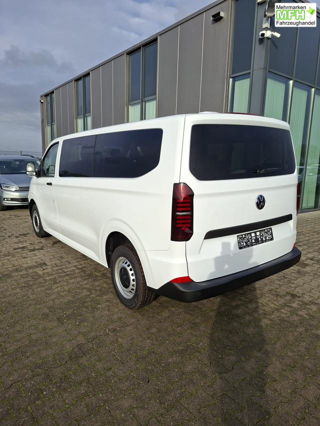 Volkswagen T7 Kombi Basis 2.0 TDI 150PS, 1-Zonen-Klimaautomatik, Parksensoren hinten, Privacy-Glas, 70l-Tank, Radio 13" + Wireless App-Connect, Tempomat, Digitales Cockpit, Keyless Start, Schiebet&uuml;re rechts 