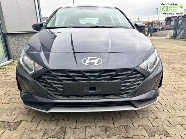 Hyundai i20 Comfort 1.2i 79PS, AURORA-GRAU METALLIC, 16" ALUFELGEN, 5 Jahre Garantie, NAVIGATION 10,25", Klima, Parksensoren hinten, R&uuml;ckfahrkamera, Alarm, Lederlenkrad, Tempomat, Armlehne vorne, Reserverad, 4x elektr. Fensterheber, Fernlicht-Assistent 