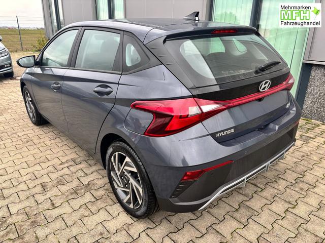 Hyundai i20 Comfort 1.2i 79PS, AURORA-GRAU METALLIC, 16" ALUFELGEN, 5 Jahre Garantie, NAVIGATION 10,25", Klima, Parksensoren hinten, R&uuml;ckfahrkamera, Alarm, Lederlenkrad, Tempomat, Armlehne vorne, Reserverad, 4x elektr. Fensterheber, Fernlicht-Assistent 
