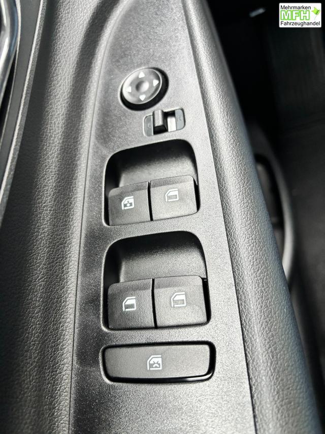 Hyundai i20 Family 1.2i 79PS, SCHWARZ-METALLIC, 16" ALUFELGEN, 5 Jahre Garantie, WINTER-PAKET, KLIMAAUTOMATIK, Abgedunkelte Scheiben, NAVIGATION 10,25", Parksensoren hinten, R&uuml;ckfahrkamera, Alarm, Lederlenkrad, Tempomat, Armlehne vorne, Reserverad 