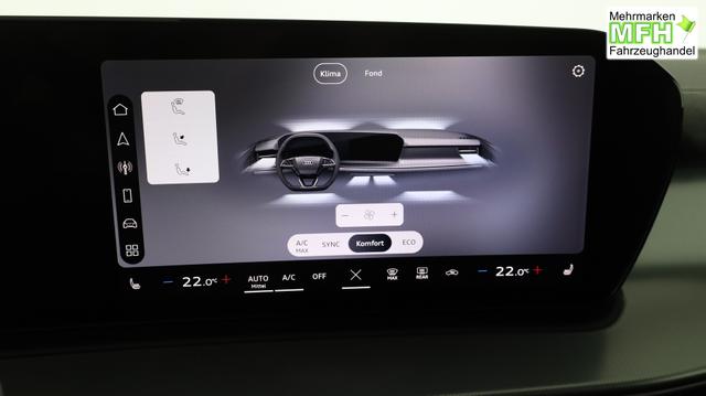 Audi Q3 Sportback Basis 2.0 TFSI quattro (Allrad) 204PS S-Tronic (Automatik), 17" Alufelgen, Elektr. Heckklappe, MMI Navigation plus, Sitzheizung, 3-Zonen-Klimaautomatik, Parksensoren vorn/hinten, M-Lederlenkrad, Tempomat, Virtual Cockpit 