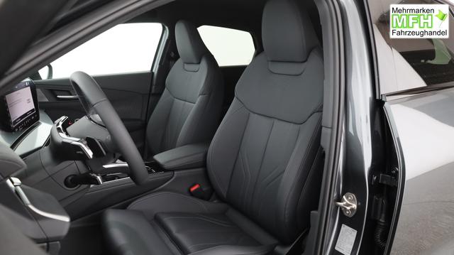 Audi Q3 Sportback Basis 2.0 TFSI quattro (Allrad) 204PS S-Tronic (Automatik), 17" Alufelgen, Elektr. Heckklappe, MMI Navigation plus, Sitzheizung, 3-Zonen-Klimaautomatik, Parksensoren vorn/hinten, M-Lederlenkrad, Tempomat, Virtual Cockpit 