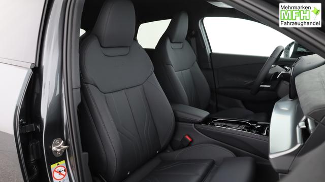 Audi Q3 Sportback Basis 2.0 TFSI quattro (Allrad) 204PS S-Tronic (Automatik), 17" Alufelgen, Elektr. Heckklappe, MMI Navigation plus, Sitzheizung, 3-Zonen-Klimaautomatik, Parksensoren vorn/hinten, M-Lederlenkrad, Tempomat, Virtual Cockpit 