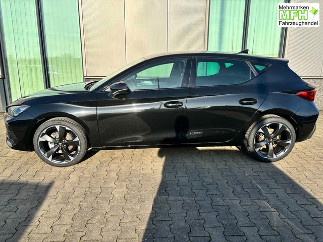 Cupra Leon Basis 1.5 TSI 150PS 6-Gang, 5 Jahre Garantie, SCHWARZ-METALLIC, EDGE-PAKET, WINTER-PAKET, 18" Alufelgen, Voll-LED-Scheinwerfer, 3Z-Climatronic, ACC/Tempomat, Digitales Cockpit, Full Link, Parksensoren v/h, Privacy-Glas, Multifunktions-Lederlenkrad 