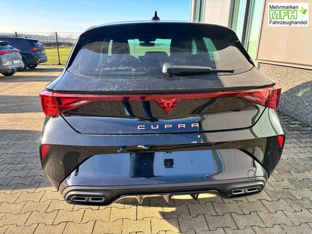 Cupra Leon Basis 1.5 TSI 150PS 6-Gang, 5 Jahre Garantie, SCHWARZ-METALLIC, EDGE-PAKET, WINTER-PAKET, 18" Alufelgen, Voll-LED-Scheinwerfer, 3Z-Climatronic, ACC/Tempomat, Digitales Cockpit, Full Link, Parksensoren v/h, Privacy-Glas, Multifunktions-Lederlenkrad 