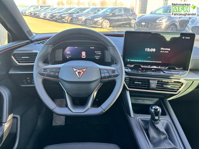 Cupra Leon Basis 1.5 TSI 150PS 6-Gang, 5 Jahre Garantie, SCHWARZ-METALLIC, EDGE-PAKET, WINTER-PAKET, 18" Alufelgen, Voll-LED-Scheinwerfer, 3Z-Climatronic, ACC/Tempomat, Digitales Cockpit, Full Link, Parksensoren v/h, Privacy-Glas, Multifunktions-Lederlenkrad 