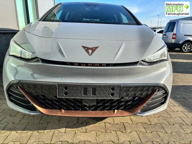Cupra Born Basis 60 kWh, Systemleistung: 204PS, Reichweite WLTP: 428 km, 5 Jahre Garantie, 19"Alu, Climatronic, Winterpaket, Abgedunkelte Scheiben, NAVI 12,9", ACC, 360&deg; Kamera, Parkassistent inkl. PDC v/h, KESSY, Alarm, M-Lederlenkrad beheizt, Voll-LED-Scheinwerfer 