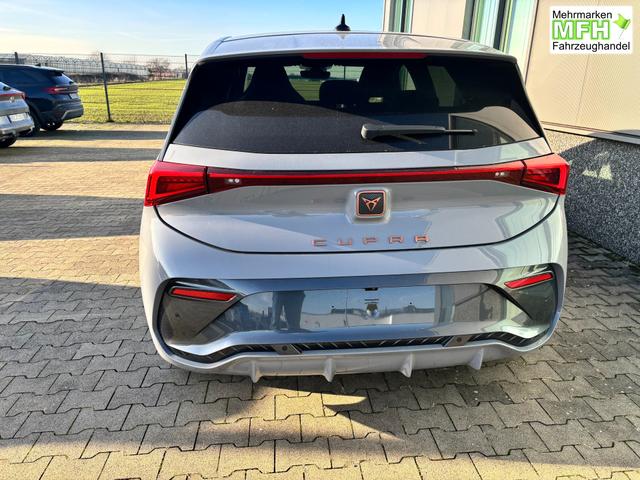 Cupra Born Basis 60 kWh, Systemleistung: 204PS, Reichweite WLTP: 428 km, 5 Jahre Garantie, 19"Alu, Climatronic, Winterpaket, Abgedunkelte Scheiben, NAVI 12,9", ACC, 360&deg; Kamera, Parkassistent inkl. PDC v/h, KESSY, Alarm, M-Lederlenkrad beheizt, Voll-LED-Scheinwerfer 