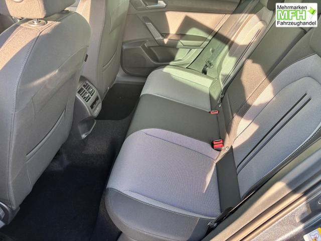 Seat Leon Sportstourer Style 1.5 TSI 115PS, Fjord-Blau, 5 Jahre Garantie, 16" ALU, MATRIX-LED, Privacy-Glas, Winter-Paket, 3-Zonen-Climatronic, ParkAssist, Parksensoren v/h, R&uuml;ckfahrkamera, Radio 10,4" + Full-Link, Tempomat, M-Lederlenkrad, variabler Ladeboden 