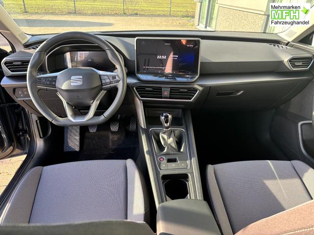 Seat Leon Sportstourer Style 1.5 TSI 115PS, Fjord-Blau, 5 Jahre Garantie, 16" ALU, MATRIX-LED, Privacy-Glas, Winter-Paket, 3-Zonen-Climatronic, ParkAssist, Parksensoren v/h, R&uuml;ckfahrkamera, Radio 10,4" + Full-Link, Tempomat, M-Lederlenkrad, variabler Ladeboden 