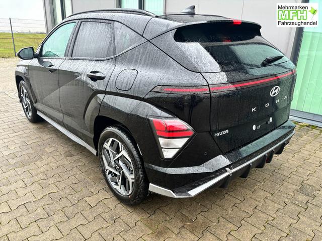 Hyundai KONA N Line 1.6 T-GDI 150PS, Schwarz-Metallic, 18" ALU, Privacy-Glas, Winter-Paket, 2-Zonen-Klimaautomatik, Dachreling, Lederlenkrad, Tempomat, NAVIGATION 12,3", Parksensoren vorrn/hinten, R&uuml;ckfahrkamera, Alarm, LED-Scheinwerfer, Smart Key, Armlehne vorn 