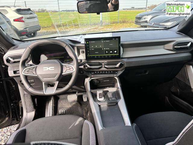 Dacia Bigster Journey hybrid 155 (FULL-HYBRID) (Benzin+Elektro) AUTOMATIK, SCHWARZ-MET + WINTER-PAKET (Vordersitze, Lenkrad, Frontscheibe beheizt) PARKING (Toter-Winkel, 360&deg;Kamera, Parksensoren vorn/hinten), Klimaautomatik, Privacy, NAVI, ELEK. HECKKLAPPE, 18" Alu, ACC 