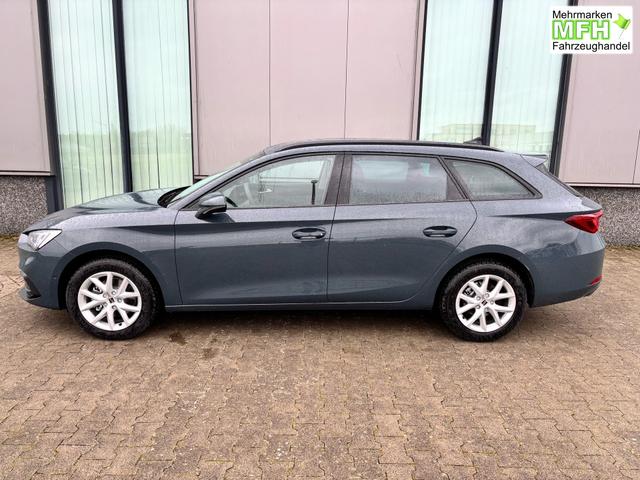Seat Leon Sportstourer Style 1.5 TSI 115PS, Fjord-Blau, 5 Jahre Garantie, 16" ALU, MATRIX-LED, Privacy-Glas, Winter-Paket, 3-Zonen-Climatronic, ParkAssist, Parksensoren v/h, R&uuml;ckfahrkamera, Radio 10,4" + Full-Link, Tempomat, M-Lederlenkrad, variabler Ladeboden 