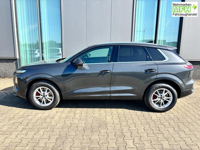 Audi Q3 Basis 2.0 TFSI quattro (Allrad) 204PS S-Tronic (Automatik), TECHPAKET PRO, Grau-Metallic, DIGITALE MATRIX-LED, Sportsitze, Elektr. Heckklappe, MMI Navigation plus, Sitzheizung, Klimaautomatik, ParkAssist Parksensoren, Privacy-Glas 